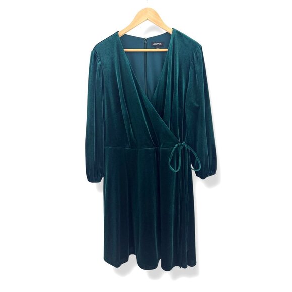 Tahari Green Velvet Faux-Wrap Dress w/Pockets Size 14W 1X Holiday Christmas Plus - Picture 4 of 10